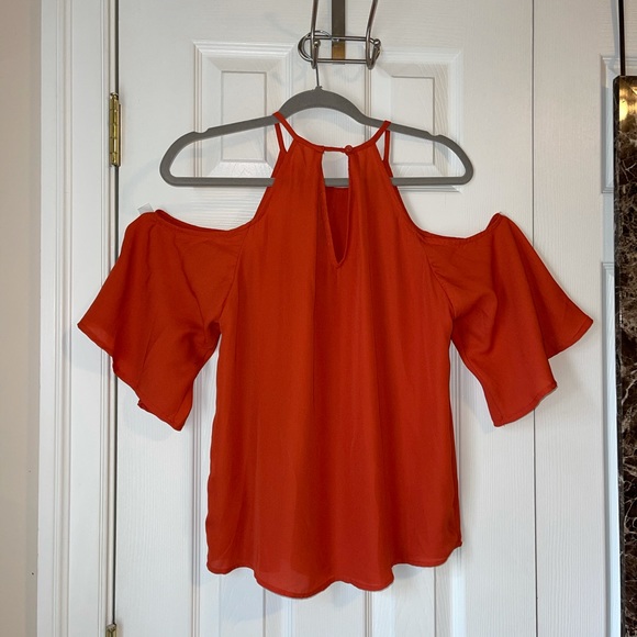 Lilyrain Cold Shoulder Flowy Blouse - Picture 2 of 3